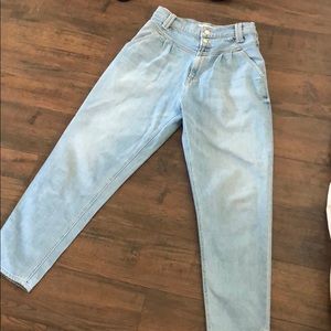 MOTHER DENIM the pleated popular peg jeans size 28